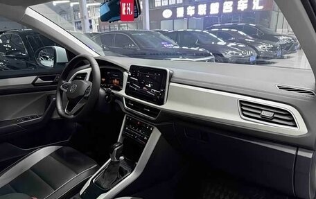 Volkswagen T-Roc I, 2023 год, 1 620 000 рублей, 17 фотография