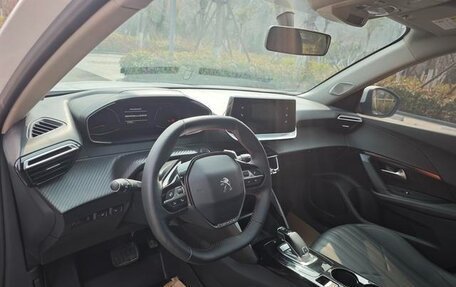 Peugeot 2008 II, 2022 год, 1 410 000 рублей, 14 фотография