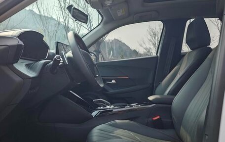 Peugeot 2008 II, 2022 год, 1 410 000 рублей, 12 фотография