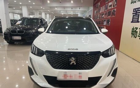 Peugeot 2008 II, 2022 год, 1 900 000 рублей, 2 фотография