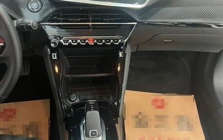 Peugeot 2008 II, 2022 год, 1 900 000 рублей, 10 фотография