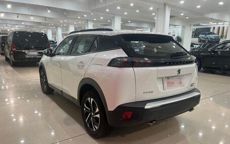 Peugeot 2008 II, 2022 год, 1 900 000 рублей, 7 фотография