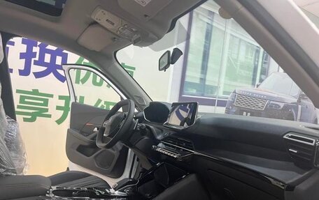 Peugeot 2008 II, 2022 год, 1 900 000 рублей, 14 фотография