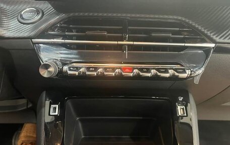 Peugeot 2008 II, 2022 год, 1 900 000 рублей, 20 фотография