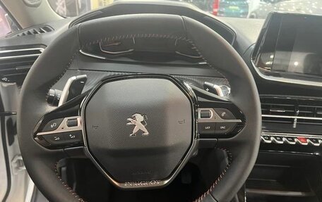 Peugeot 2008 II, 2022 год, 1 900 000 рублей, 12 фотография