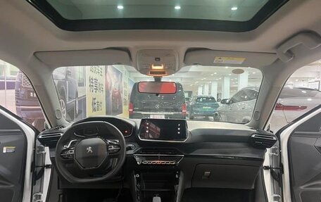 Peugeot 2008 II, 2022 год, 1 900 000 рублей, 19 фотография