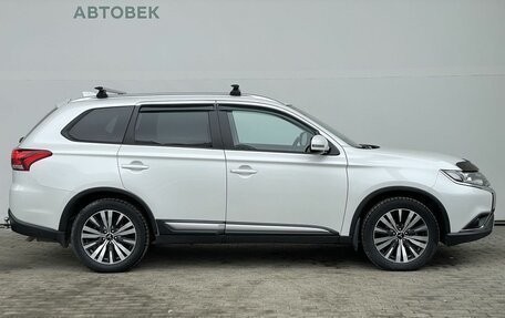 Mitsubishi Outlander III рестайлинг 3, 2019 год, 2 149 000 рублей, 4 фотография