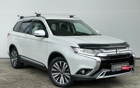 Mitsubishi Outlander III рестайлинг 3, 2019 год, 2 149 000 рублей, 3 фотография