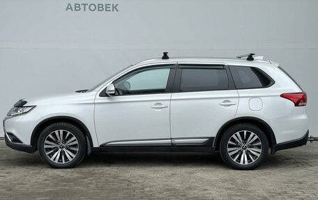 Mitsubishi Outlander III рестайлинг 3, 2019 год, 2 149 000 рублей, 10 фотография