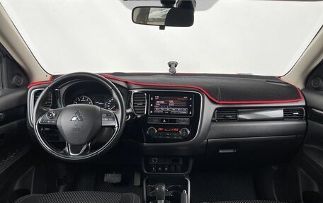 Mitsubishi Outlander III рестайлинг 3, 2019 год, 2 149 000 рублей, 14 фотография