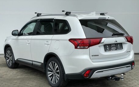 Mitsubishi Outlander III рестайлинг 3, 2019 год, 2 149 000 рублей, 9 фотография