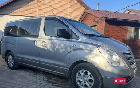 Hyundai H-1 II рестайлинг, 2013 год, 1 680 000 рублей, 2 фотография