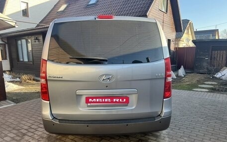 Hyundai H-1 II рестайлинг, 2013 год, 1 680 000 рублей, 4 фотография