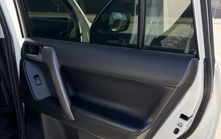 Toyota Land Cruiser Prado 150 рестайлинг 2, 2020 год, 7 500 000 рублей, 12 фотография