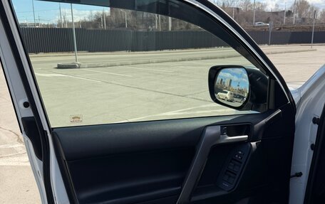 Toyota Land Cruiser Prado 150 рестайлинг 2, 2020 год, 7 500 000 рублей, 14 фотография