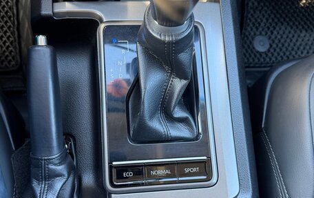 Toyota Land Cruiser Prado 150 рестайлинг 2, 2020 год, 7 500 000 рублей, 28 фотография