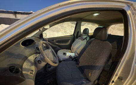 Toyota Yaris I рестайлинг, 2002 год, 160 000 рублей, 7 фотография