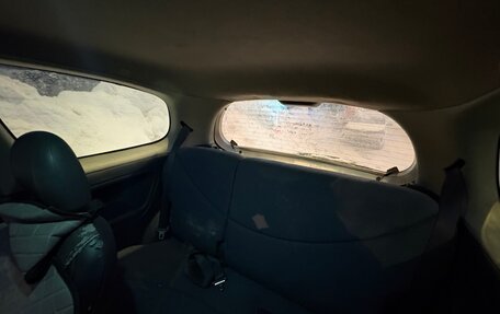 Toyota Yaris I рестайлинг, 2002 год, 160 000 рублей, 8 фотография