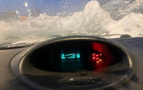 Toyota Yaris I рестайлинг, 2002 год, 160 000 рублей, 9 фотография