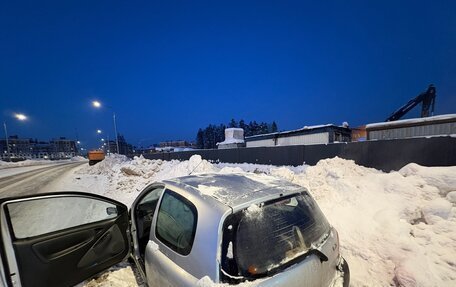 Toyota Yaris I рестайлинг, 2002 год, 160 000 рублей, 16 фотография