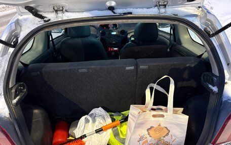 Toyota Yaris I рестайлинг, 2002 год, 160 000 рублей, 24 фотография