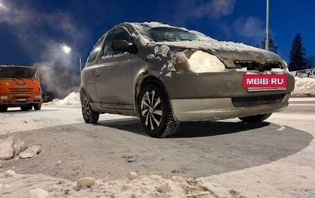 Toyota Yaris I рестайлинг, 2002 год, 160 000 рублей, 22 фотография