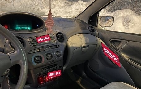 Toyota Yaris I рестайлинг, 2002 год, 160 000 рублей, 11 фотография