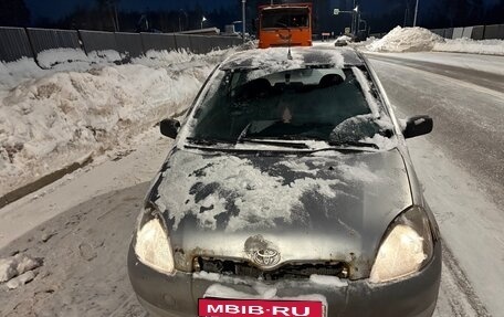 Toyota Yaris I рестайлинг, 2002 год, 160 000 рублей, 33 фотография