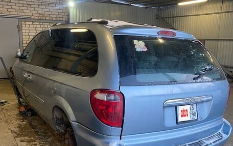 Chrysler Town & Country IV, 2005 год, 550 000 рублей, 3 фотография