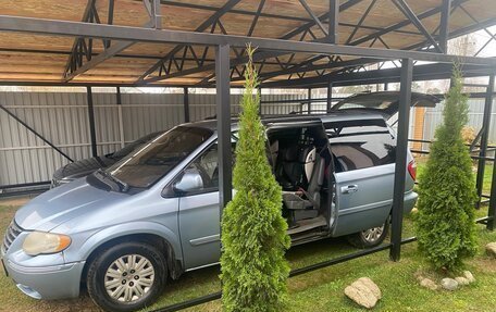 Chrysler Town & Country IV, 2005 год, 550 000 рублей, 6 фотография