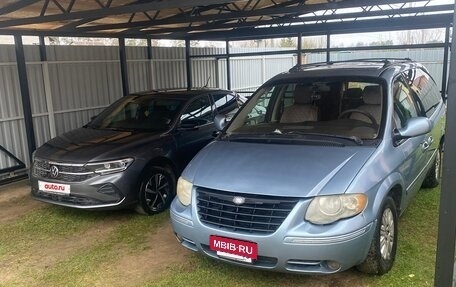 Chrysler Town & Country IV, 2005 год, 550 000 рублей, 2 фотография