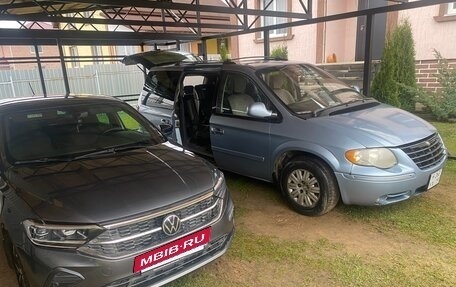 Chrysler Town & Country IV, 2005 год, 550 000 рублей, 8 фотография