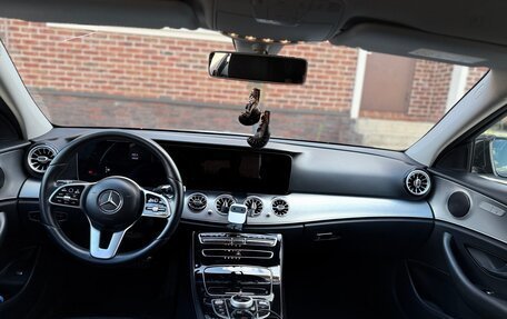 Mercedes-Benz E-Класс, 2018 год, 2 500 000 рублей, 5 фотография