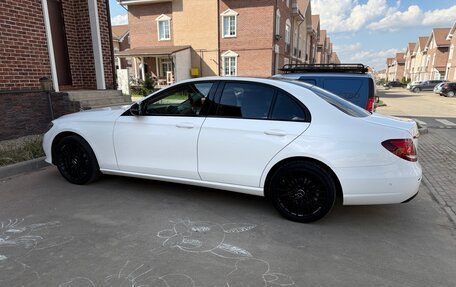 Mercedes-Benz E-Класс, 2018 год, 2 500 000 рублей, 3 фотография