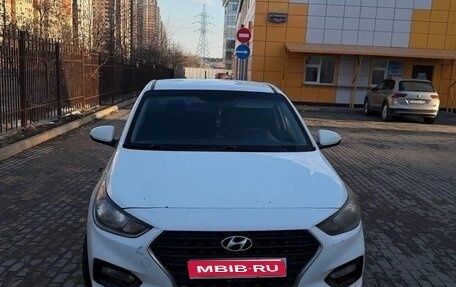 Hyundai Solaris II рестайлинг, 2018 год, 740 000 рублей, 1 фотография