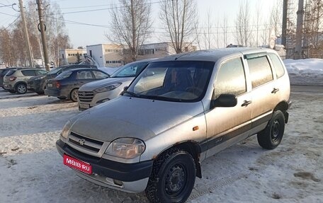Chevrolet Niva I рестайлинг, 2003 год, 160 000 рублей, 1 фотография