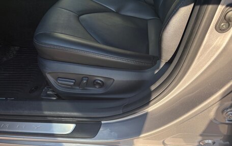 Toyota Camry, 2023 год, 3 870 000 рублей, 9 фотография