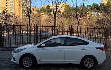 Hyundai Solaris II рестайлинг, 2018 год, 740 000 рублей, 2 фотография