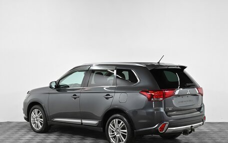Mitsubishi Outlander III рестайлинг 3, 2016 год, 1 749 000 рублей, 3 фотография