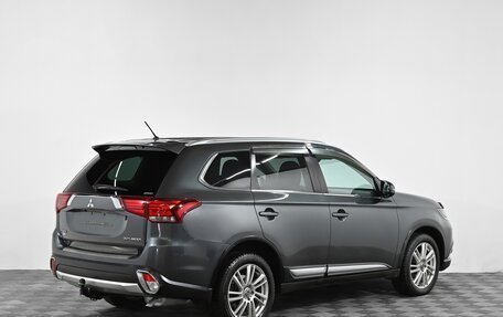 Mitsubishi Outlander III рестайлинг 3, 2016 год, 1 749 000 рублей, 4 фотография