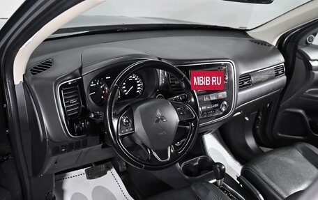 Mitsubishi Outlander III рестайлинг 3, 2016 год, 1 749 000 рублей, 11 фотография