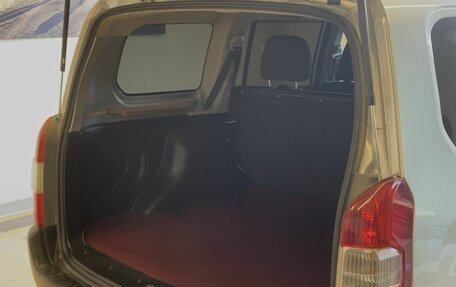 Toyota Succeed I рестайлинг, 2015 год, 1 100 000 рублей, 13 фотография