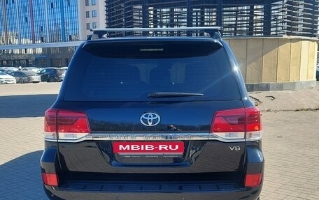 Toyota Land Cruiser 200, 2018 год, 6 900 000 рублей, 2 фотография