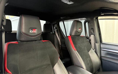 Toyota Hilux VIII, 2024 год, 4 500 000 рублей, 16 фотография