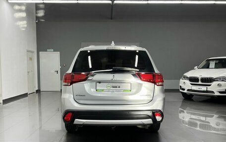 Mitsubishi Outlander III рестайлинг 3, 2017 год, 1 595 000 рублей, 4 фотография