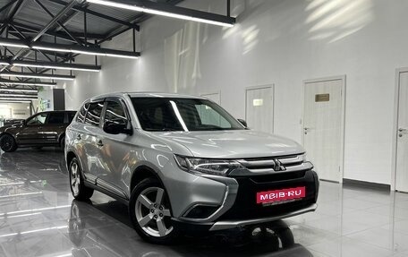 Mitsubishi Outlander III рестайлинг 3, 2017 год, 1 595 000 рублей, 5 фотография