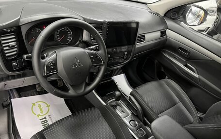 Mitsubishi Outlander III рестайлинг 3, 2017 год, 1 595 000 рублей, 9 фотография