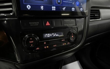 Mitsubishi Outlander III рестайлинг 3, 2017 год, 1 595 000 рублей, 18 фотография