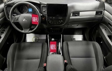 Mitsubishi Outlander III рестайлинг 3, 2017 год, 1 595 000 рублей, 11 фотография