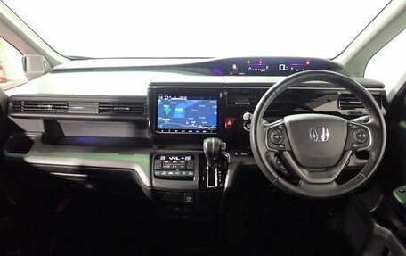 Honda Stepwgn IV, 2021 год, 1 700 000 рублей, 4 фотография